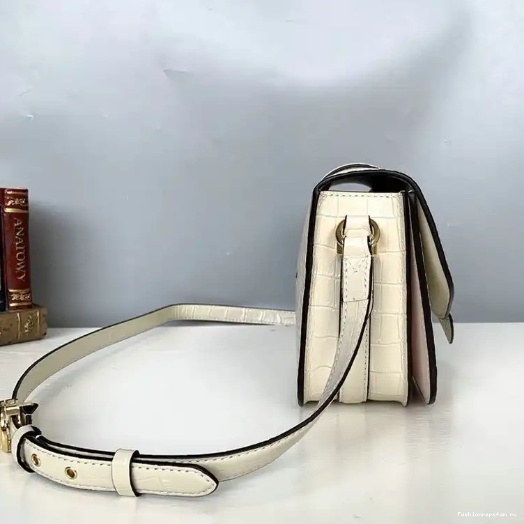 Fashionrepsfam ru 206FY0057 Bags LV 0522